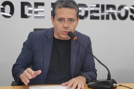 Vereador Alexandre pede informações sobre convocação de aprovados em concurso público